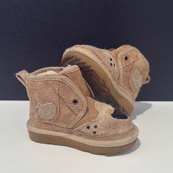 Kids Ugg Boots - Picture 1 of 8